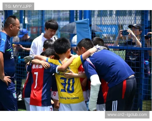 校队足球与篮球的竞技特点与培养模式对比分析